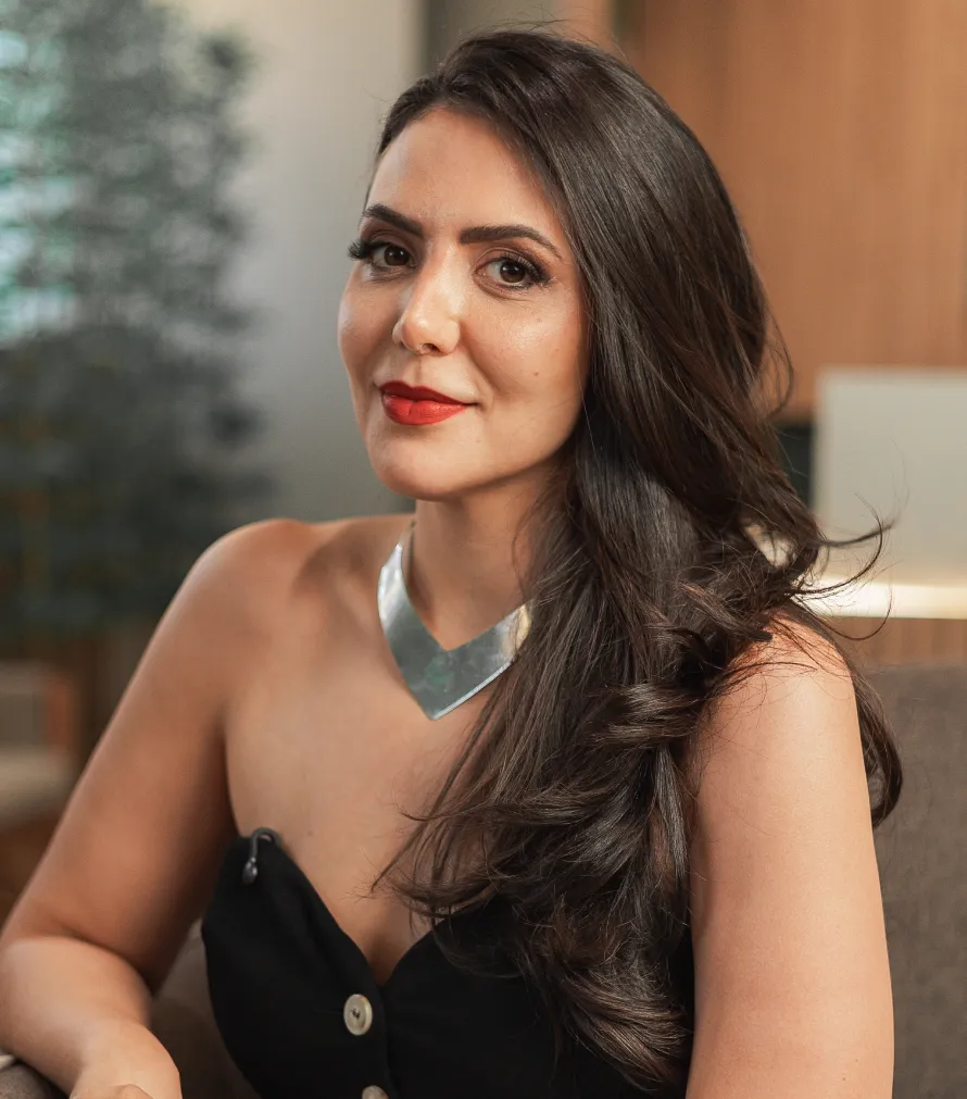 Dra. Maria Clara Canedo — Especialista em Saúde Capilar Feminina